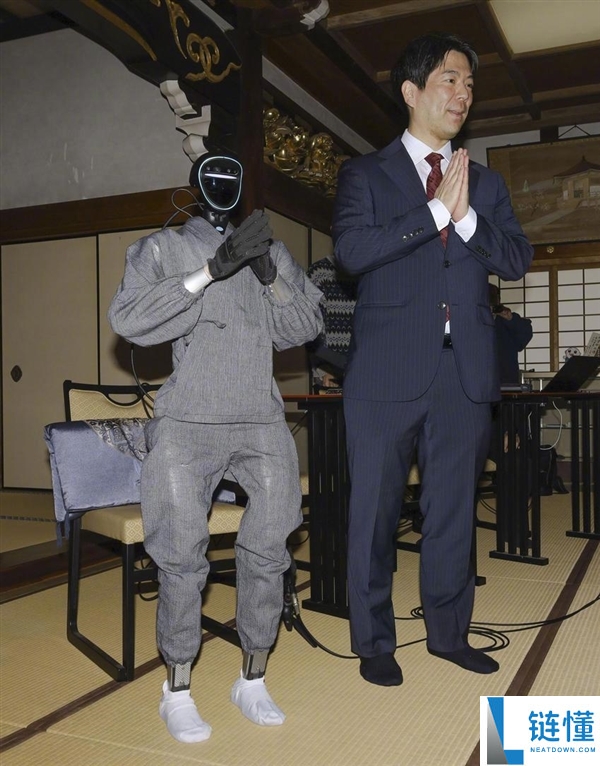 宇树机械人在日本当上赛博高僧