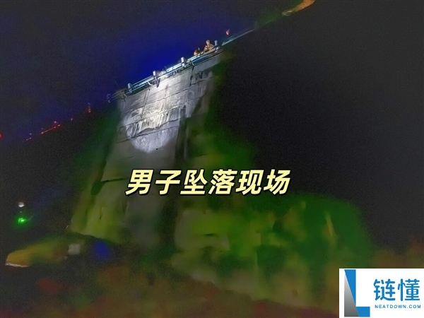 深夜高速惊魂,男人翻护栏坠落十余米 原因竟是内急