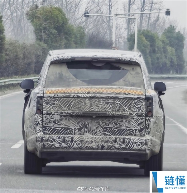 小米YU9轻假装暴光：竖状尾灯和无边框后视镜