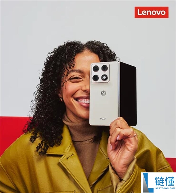 联想moto首款大折叠来了,moto razr fold行将上市：首发第五代骁龙8