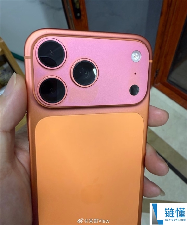 iPhone 17退色遭个人赞扬：有效户13999元官旗买只用一个月橙色变粉色
