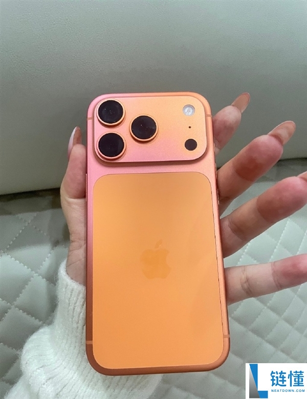 iPhone 17退色遭个人赞扬：有效户13999元官旗买只用一个月橙色变粉色