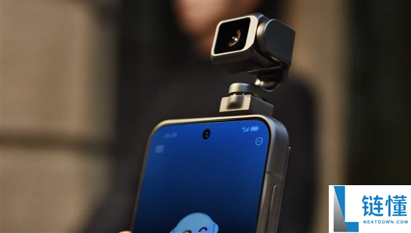 倾覆形状,全球首款机械人手机退场 影石CEO刘靖康点赞光荣Robot Phone:杰作
