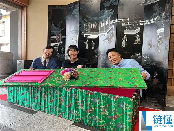 日今年轻人盛行活人躺棺 花钱入棺冥想半小时 从新审阅生命