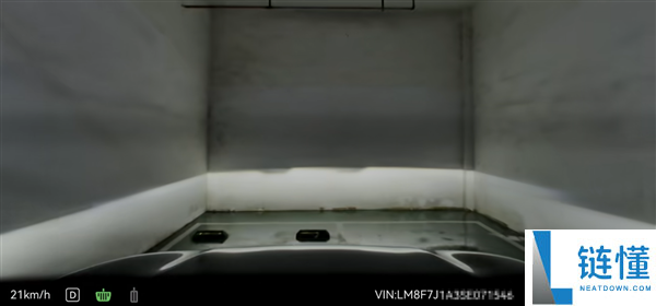 问界M7车主控告车库撞墙 网友秒破案：环氧地坪+水 下坡还自动加快