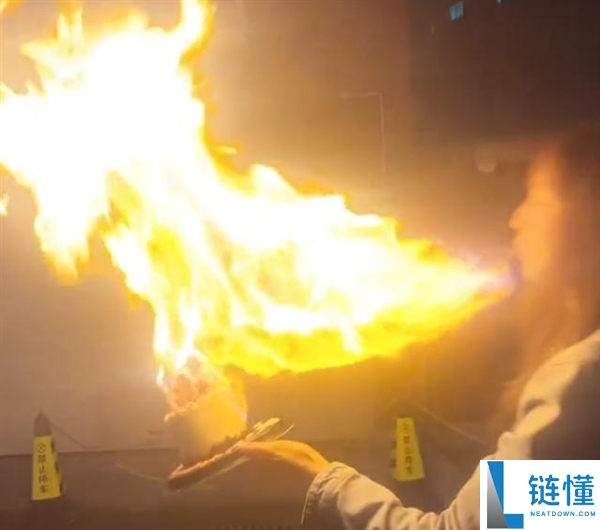 女演员模拟网红喷火蛋糕玩法被烧伤 风险视频仍在传达 涉事平台客服回应