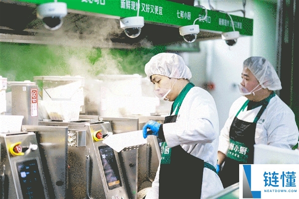 处理父母吃饭困难,七鲜小厨全国门店上线晚辈专区：少油少盐、后厨直播