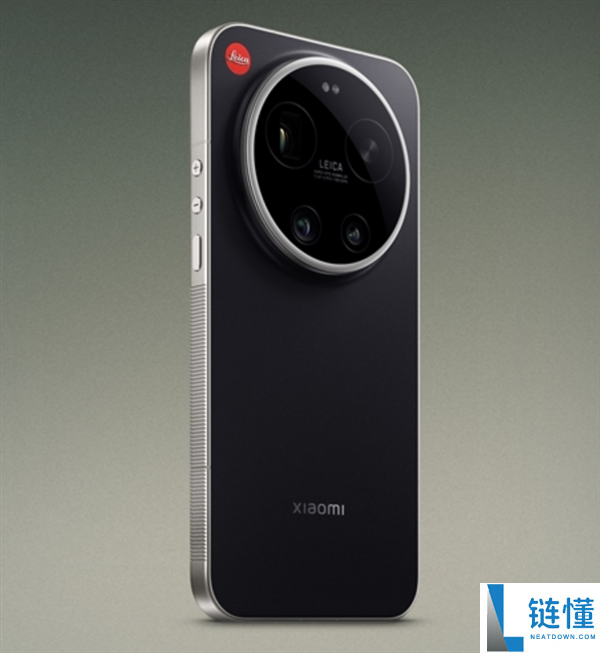 徕卡门店售卖：小米17 Ultra徕卡版黑银色上市,7999元起