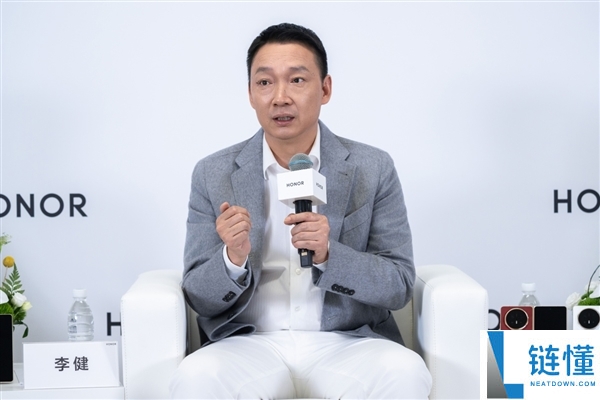 光荣CEO李健专访：Magic V6折叠屏登顶背地,是一场关于“敢分歧“的计谋包围