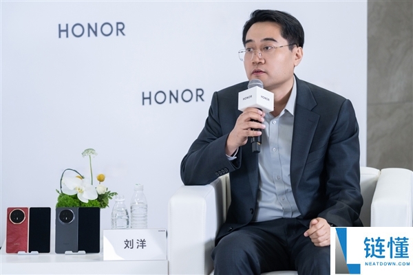 光荣CEO李健专访：Magic V6折叠屏登顶背地,是一场关于“敢分歧“的计谋包围