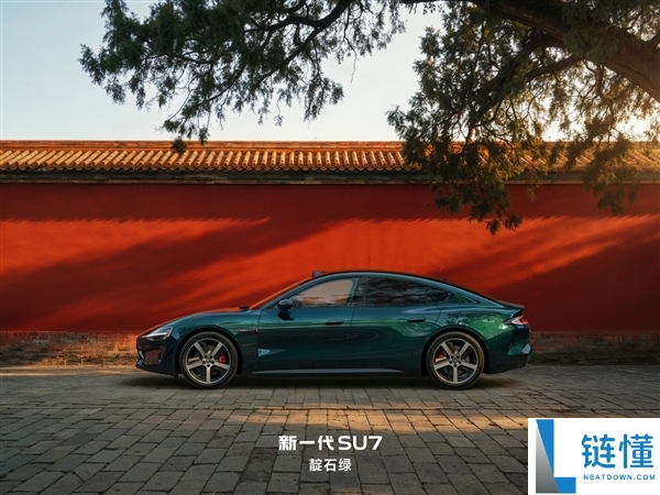 雷军周末工场加班,晒新一代SU7靛石绿 阴天偏黑超低调