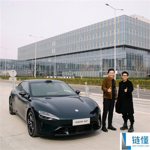 小米汽车第4款绿色来了,新一代SU7靛石绿实拍 雷军：初级而不声张