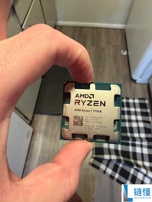 第一次见：锐龙7 7700X竟然被狗吃了,