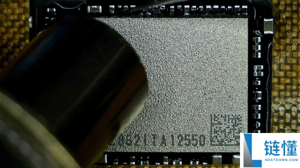 魔改MacBook Neo,大神破解512GB限制升到1TB：手残党勿试