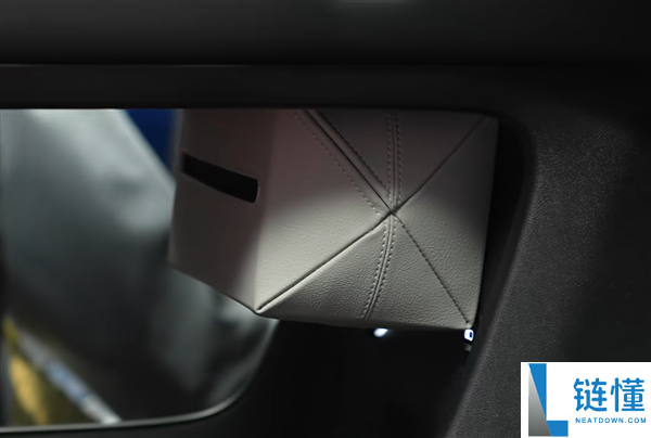 全新问界M6内饰解禁：整车10磁吸点位 副驾灵感橱窗创意太绝