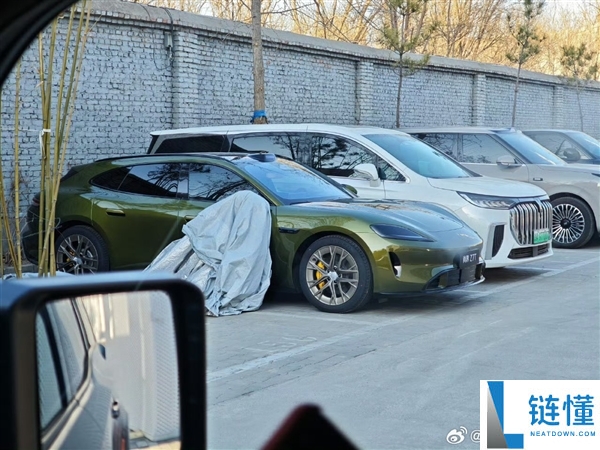 鸿蒙智行首款猎装 尚界Z7T实车暴光：绿色车漆很吸睛