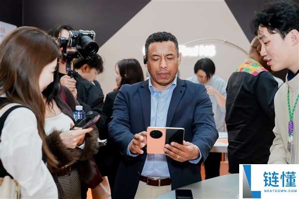全球最平整折叠屏卖爆,OPPO Find N6泰国首销日销量达上一代的245%