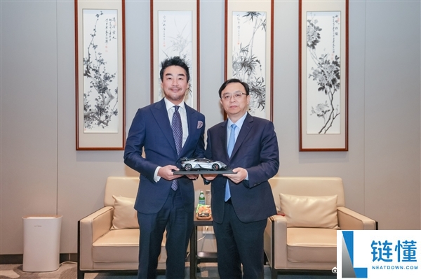 全球限量30台,保藏家Phornprapha成泰国独一瞻仰U9X车主 王传福亲身发证