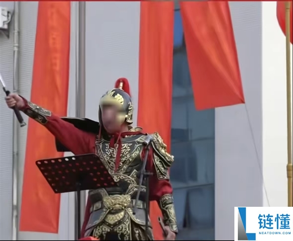 福建一高中百日誓师：校长横刀立马COS《逐玉》武安侯