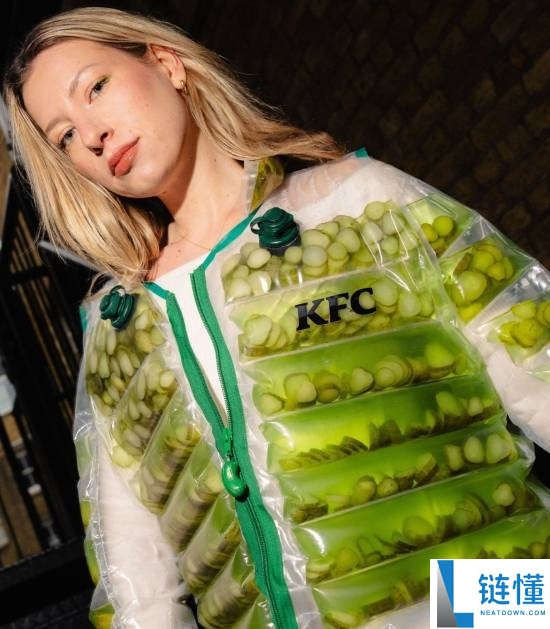 肯德基推出可饮用酸黄瓜充气外衣 限量收费赠予
