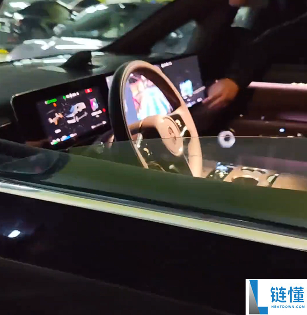 鸿蒙智行首款MPV 智界V9实车暴光：中控终究换新样式了