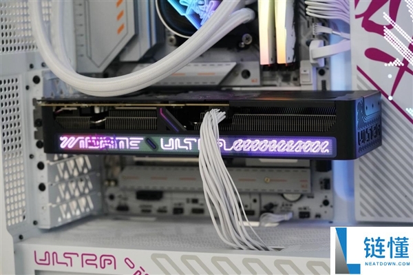嘻哈涂鸦太吸睛,七彩虹RTX 5070 Ultra OC 12GB图赏