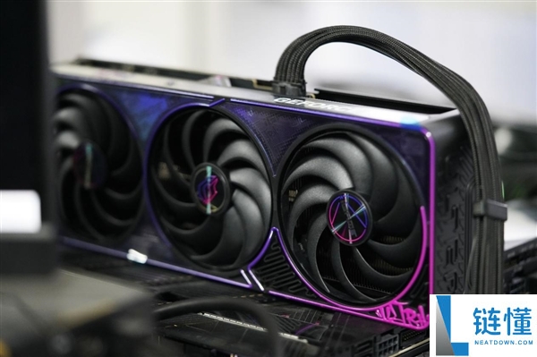嘻哈涂鸦太吸睛,七彩虹RTX 5070 Ultra OC 12GB图赏