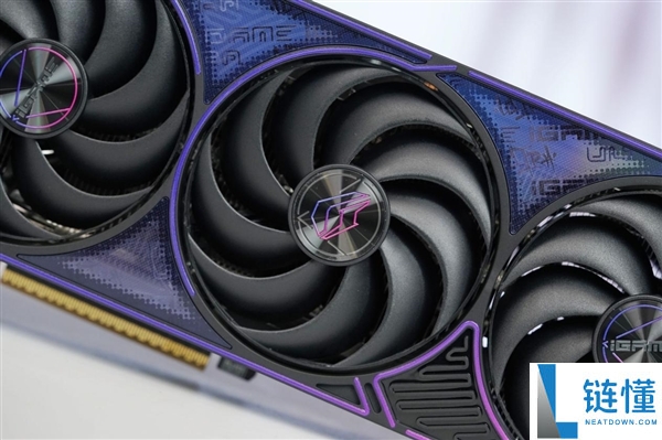 嘻哈涂鸦太吸睛,七彩虹RTX 5070 Ultra OC 12GB图赏