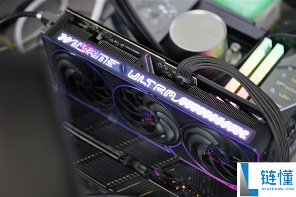 嘻哈涂鸦太吸睛,七彩虹RTX 5070 Ultra OC 12GB图赏
