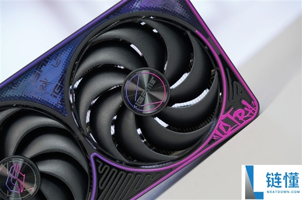 嘻哈涂鸦太吸睛,七彩虹RTX 5070 Ultra OC 12GB图赏
