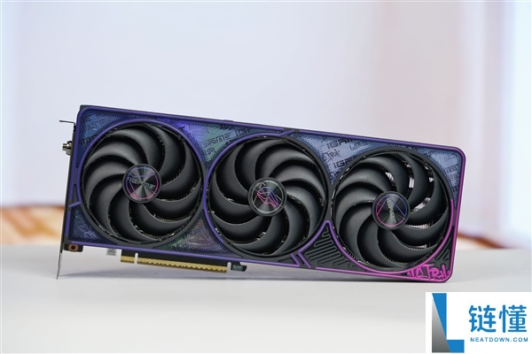嘻哈涂鸦太吸睛,七彩虹RTX 5070 Ultra OC 12GB图赏