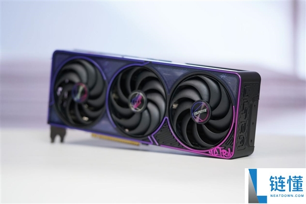 嘻哈涂鸦太吸睛,七彩虹RTX 5070 Ultra OC 12GB图赏