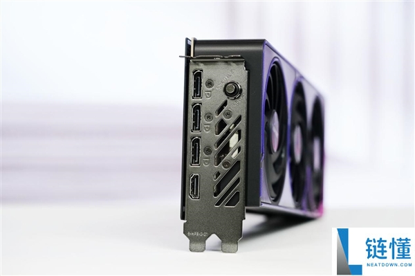 嘻哈涂鸦太吸睛,七彩虹RTX 5070 Ultra OC 12GB图赏