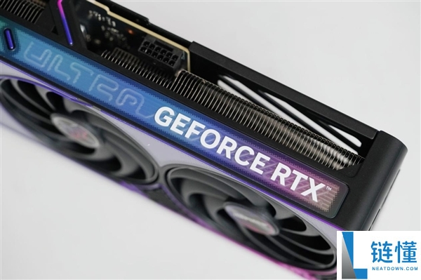 嘻哈涂鸦太吸睛,七彩虹RTX 5070 Ultra OC 12GB图赏
