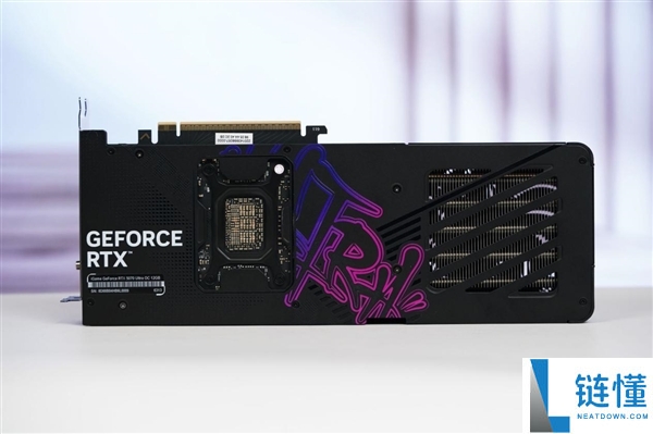 嘻哈涂鸦太吸睛,七彩虹RTX 5070 Ultra OC 12GB图赏