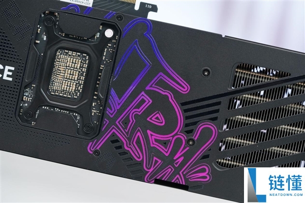 嘻哈涂鸦太吸睛,七彩虹RTX 5070 Ultra OC 12GB图赏