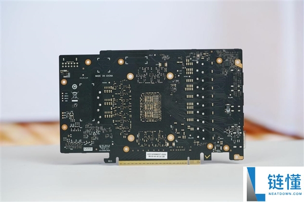 嘻哈涂鸦太吸睛,七彩虹RTX 5070 Ultra OC 12GB图赏