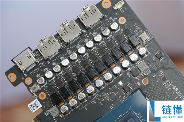 嘻哈涂鸦太吸睛,七彩虹RTX 5070 Ultra OC 12GB图赏