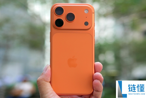 苹果为应对AI企业挖角 向iPhone设计师发放稀有奖金