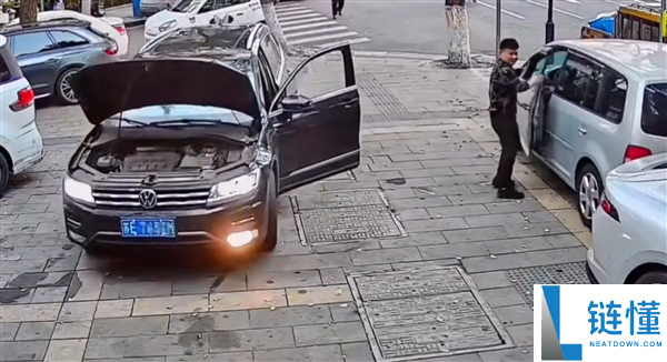 男人一连误操纵致三车受损 网友吐槽已被蠢哭