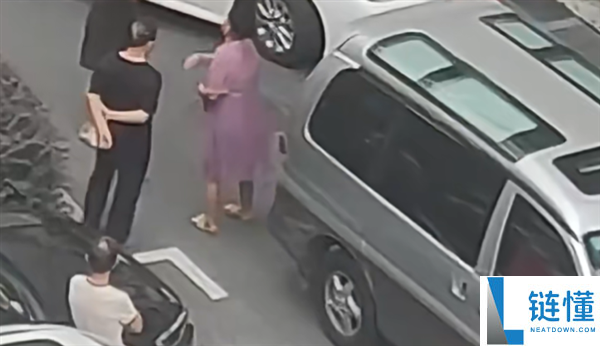 男子因泊车与邻居打骂后身亡：家眷索赔122万 法院判了