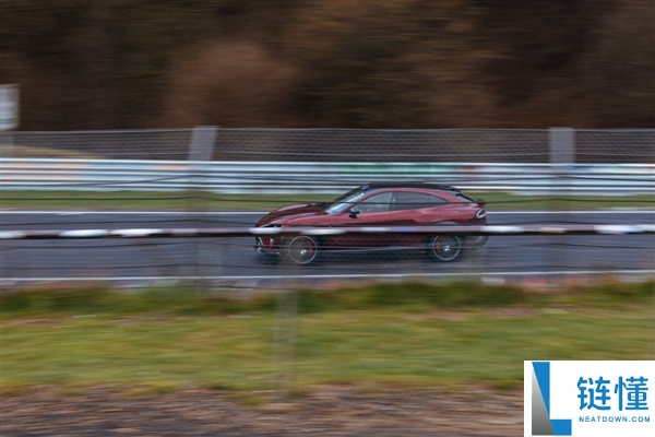 雷军又造了个千匹怪兽,小米 YU7 GT 无假装实车初次表态：全新白色外观 刹车卡钳伟大