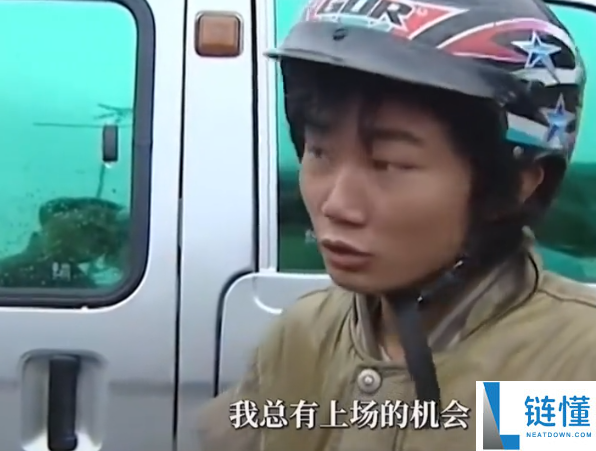 张雪身价上亿还在用两千多块钱坏手机：没给本人买过一个奢华的东西