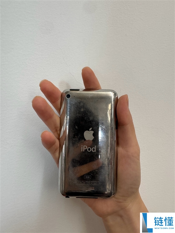 微信员工晒微信开辟第一个版本的测试机：经典神机iPod touch 4