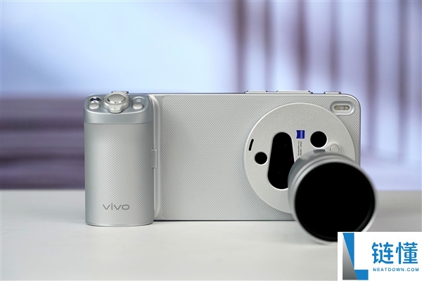 400mm增距镜、直出2亿像素,vivo X300 Ultra摄影师套装图赏