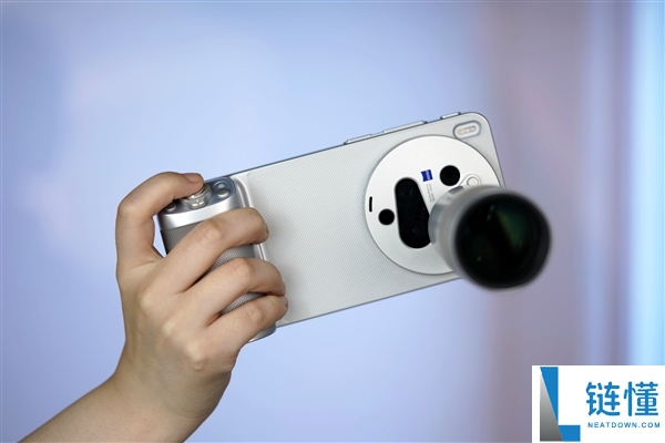 400mm增距镜、直出2亿像素,vivo X300 Ultra摄影师套装图赏