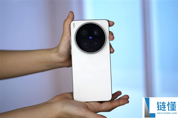 400mm增距镜、直出2亿像素,vivo X300 Ultra摄影师套装图赏