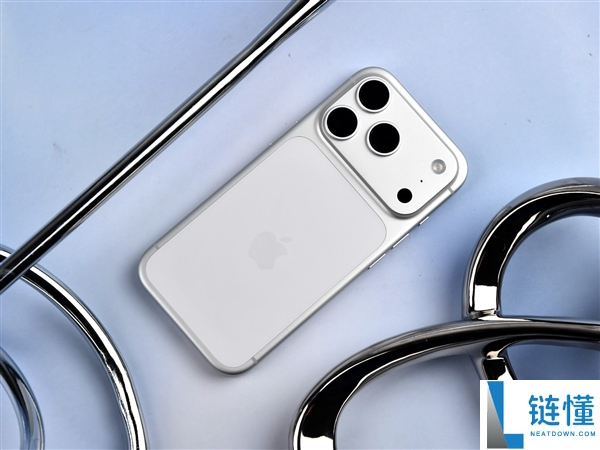 iPhone 4 价格暴涨 80 倍：为何我们更爱老手机拍出的复古照片？