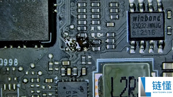RTX 5090 焊接练习酿惨剧！3.4 万元显卡遭损毁，玩家胆太大
