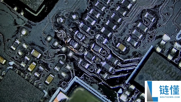 RTX 5090 焊接练习酿惨剧！3.4 万元显卡遭损毁，玩家胆太大